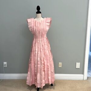 This is the perfect dress for summer parties, weddings or even bridesmaids.